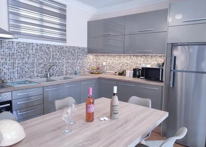 Blue Lagoon Luxury B2 *