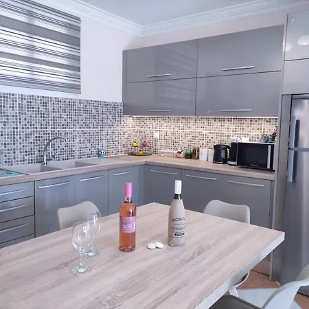 Blue Lagoon Luxury B2 *